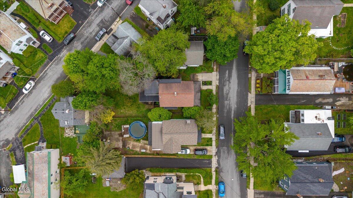 121 Maple Avenue