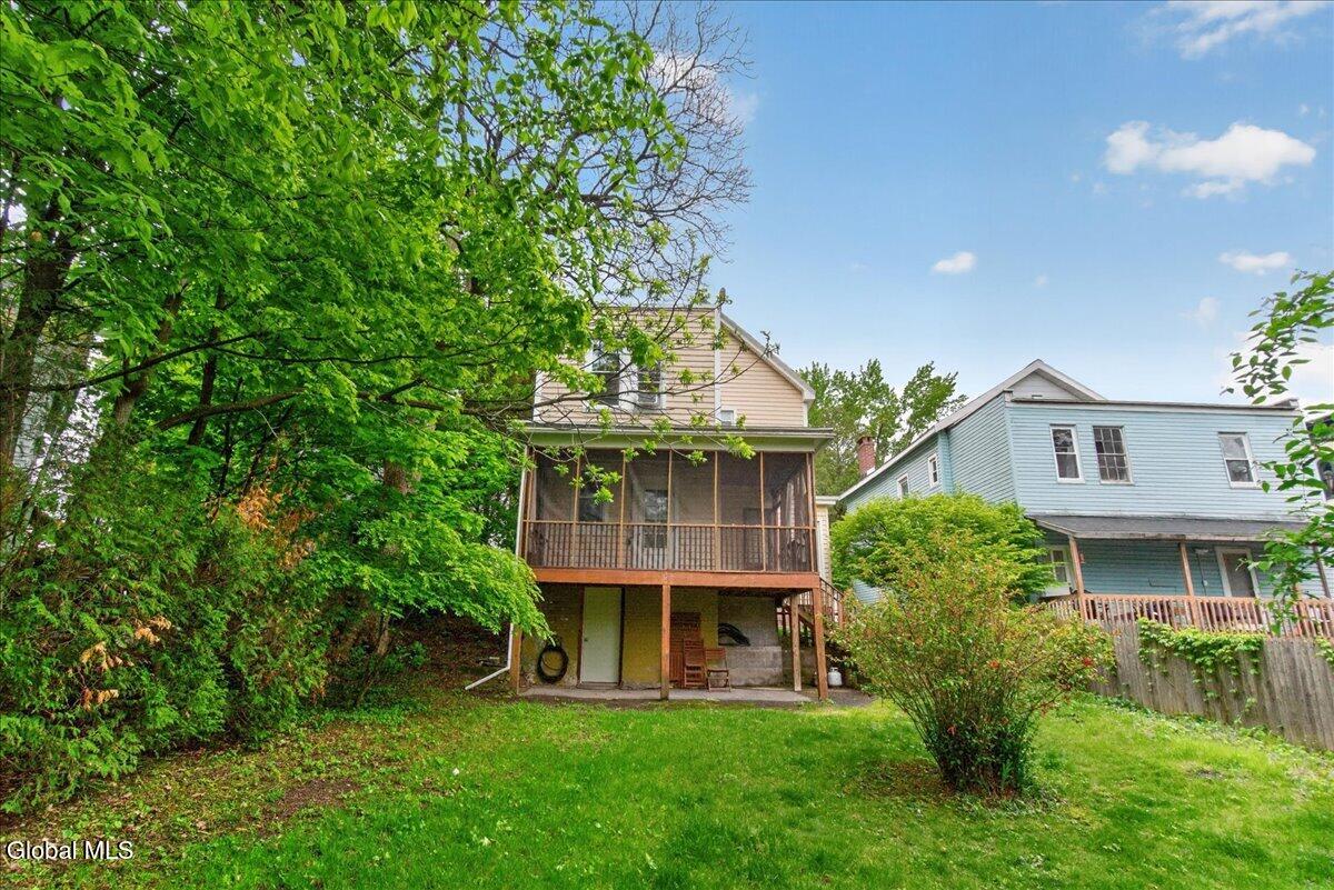 121 Maple Avenue