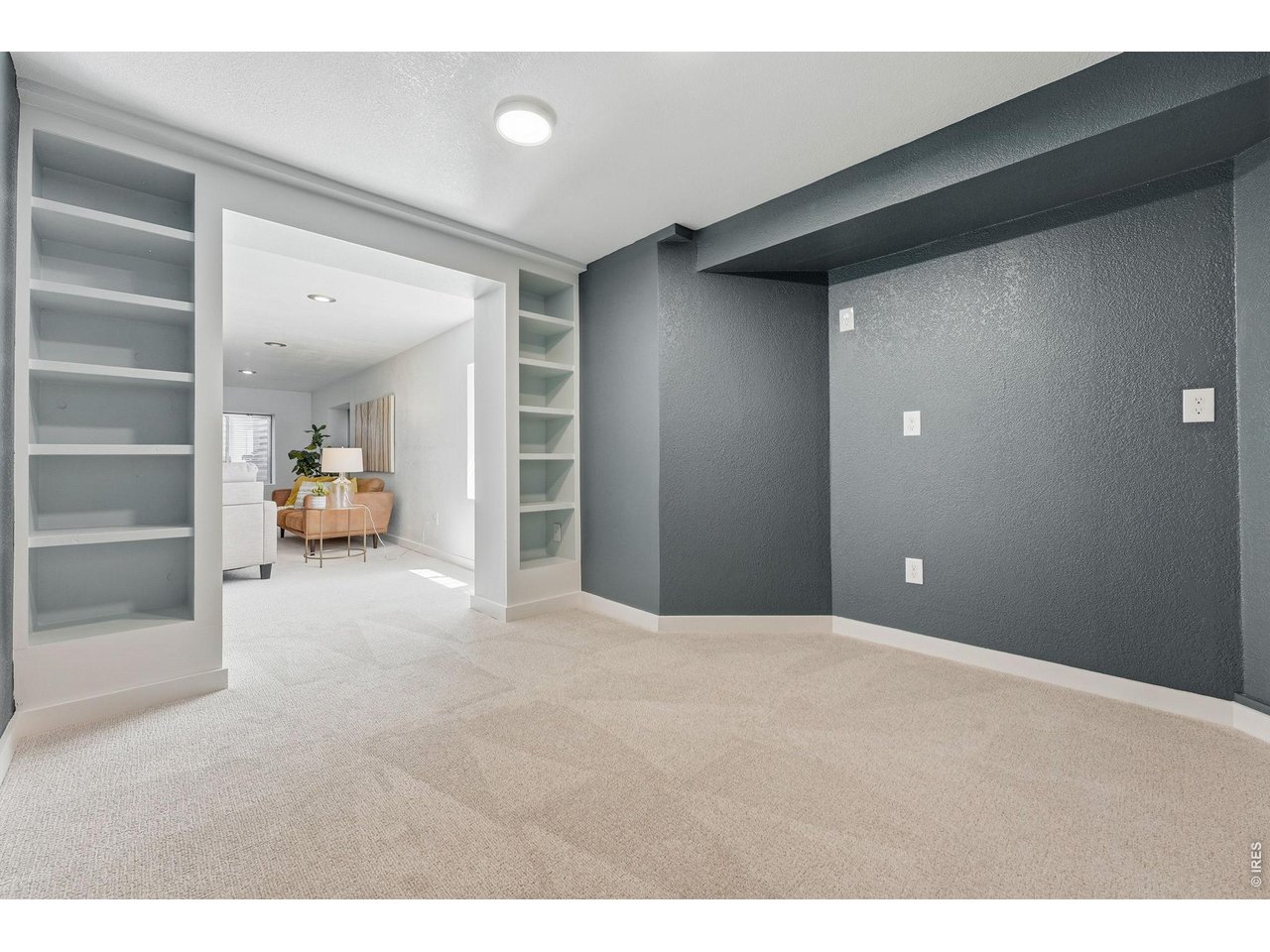 1604 Naples Ln