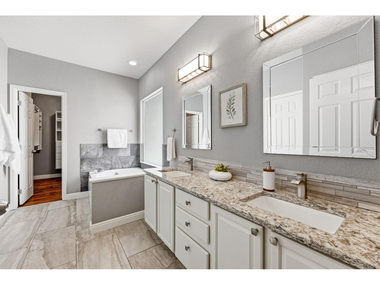 1604 Naples Ln