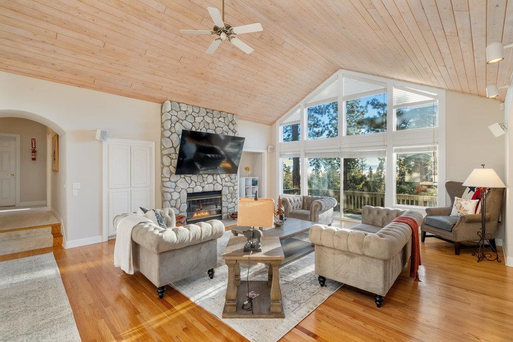 1360 Canterbury Drive