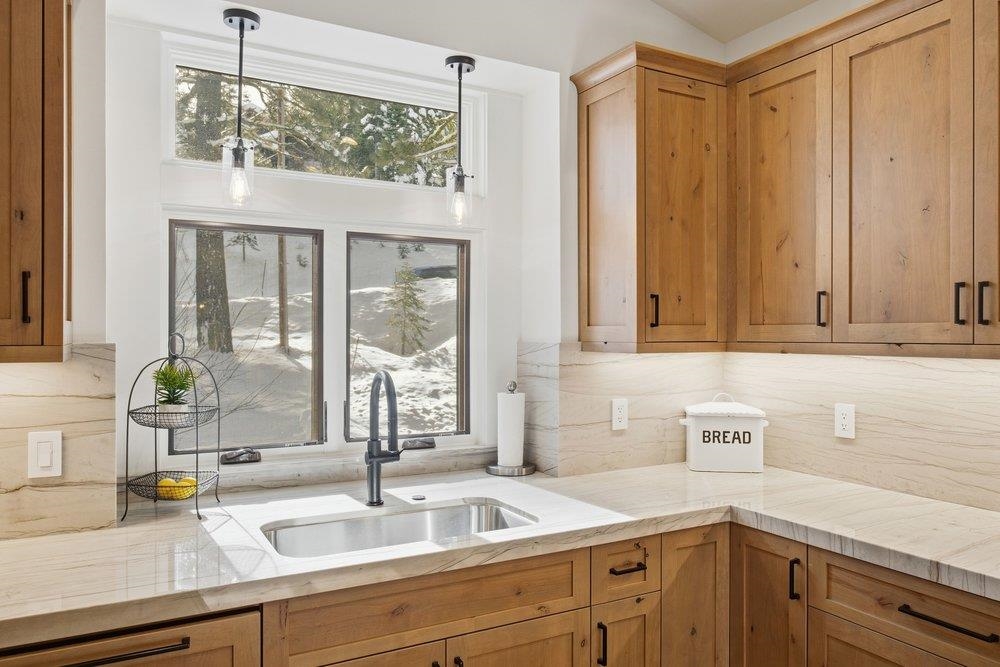 13572 Weisshorn Avenue