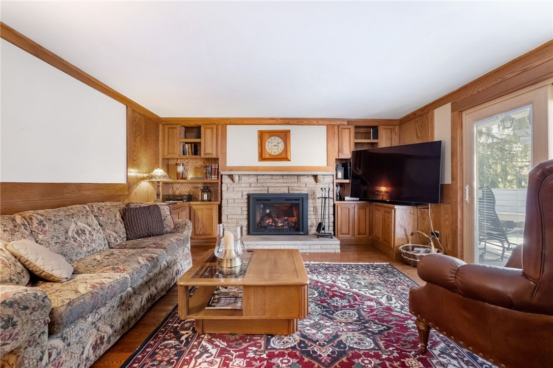 462 Greenhurst Dr