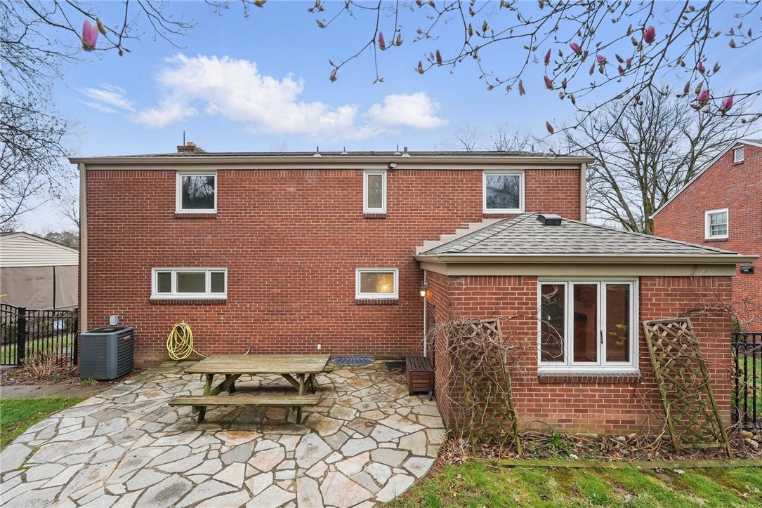 285 Park Entrance Dr