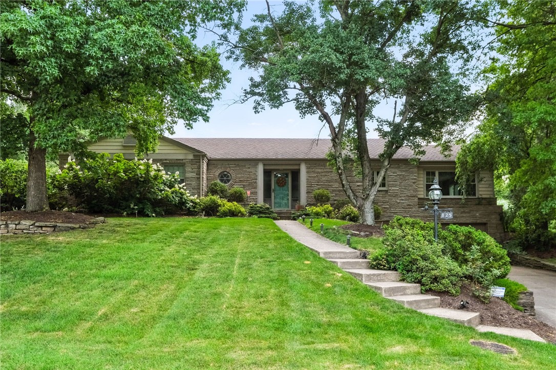 825 White Oak Circle