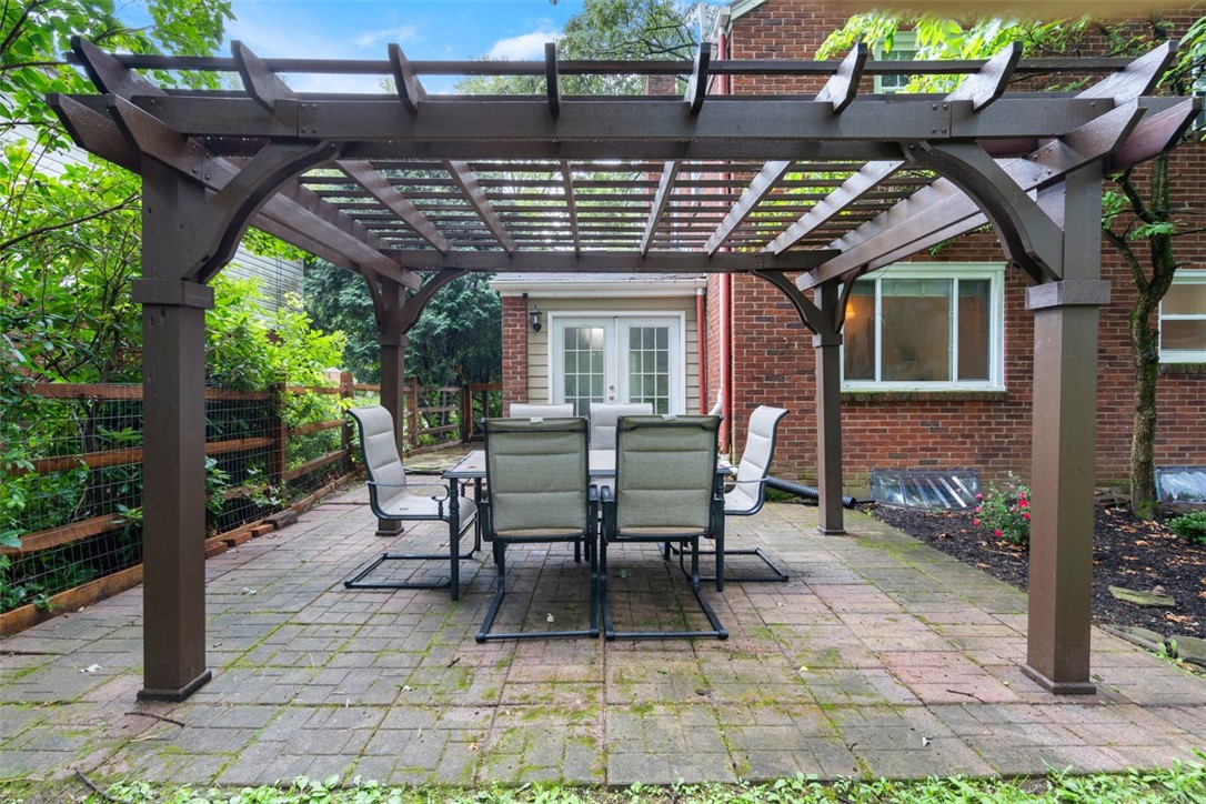 348 Canterbury Dr
