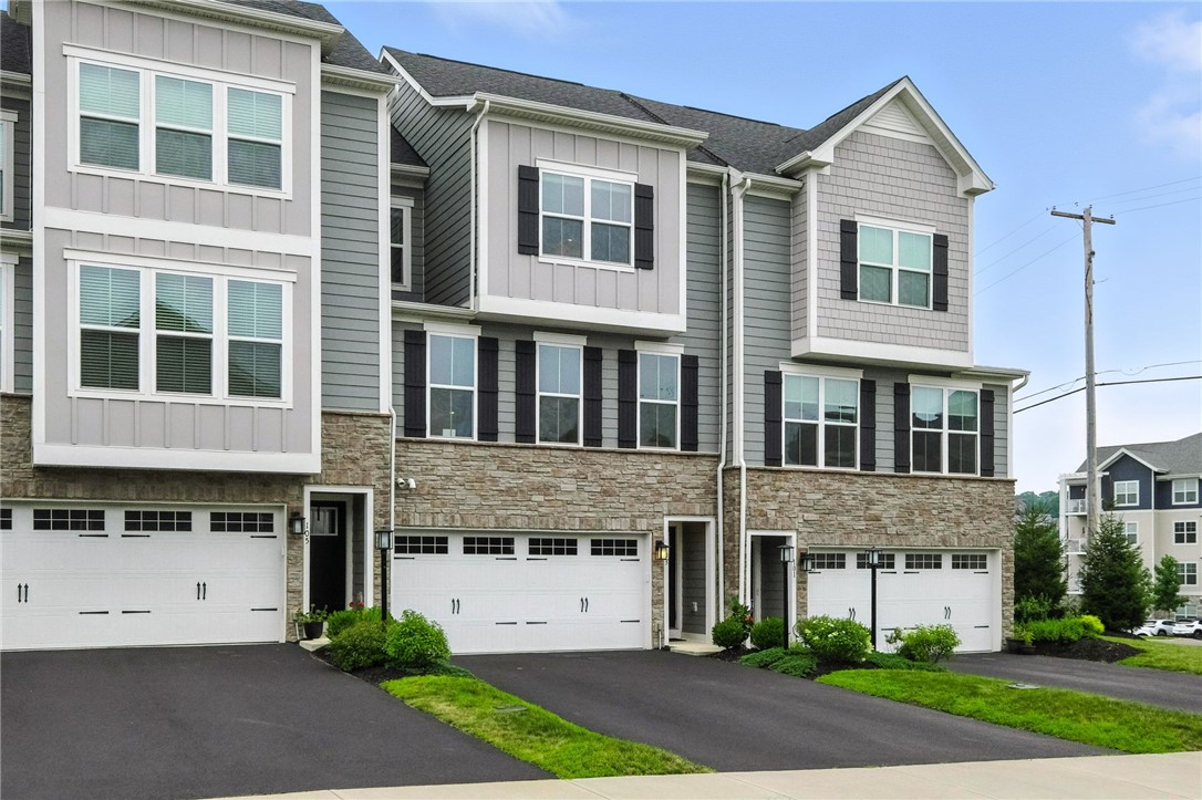 103 Spruce Ln