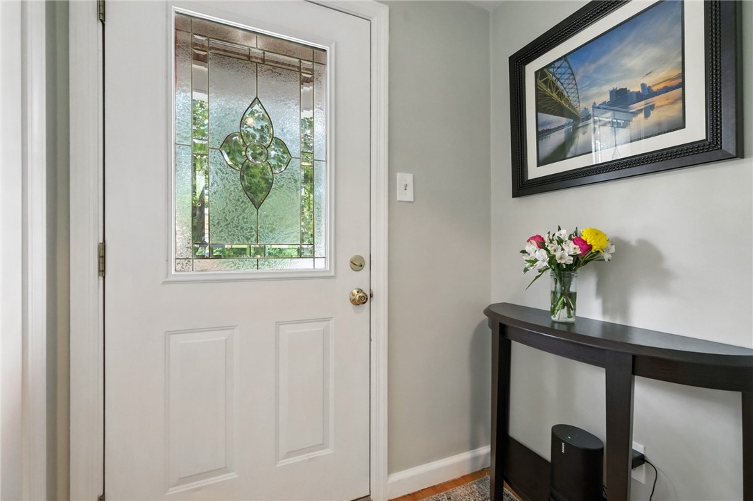 886 N Meadowcroft Ave