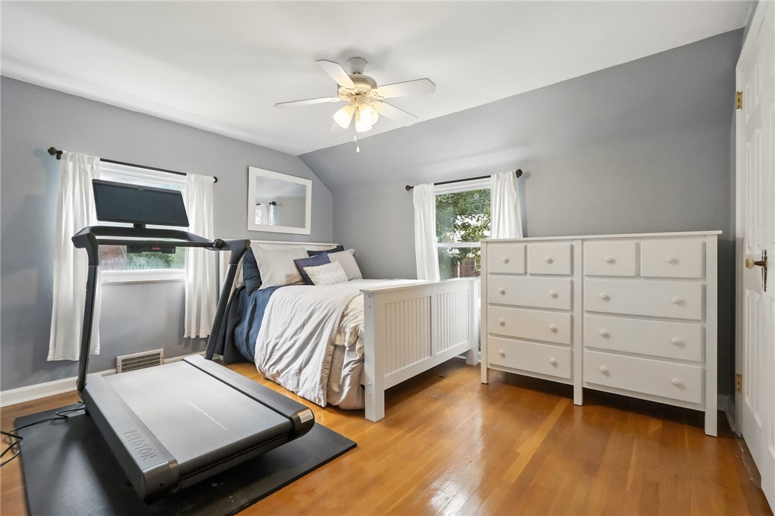 886 N Meadowcroft Ave