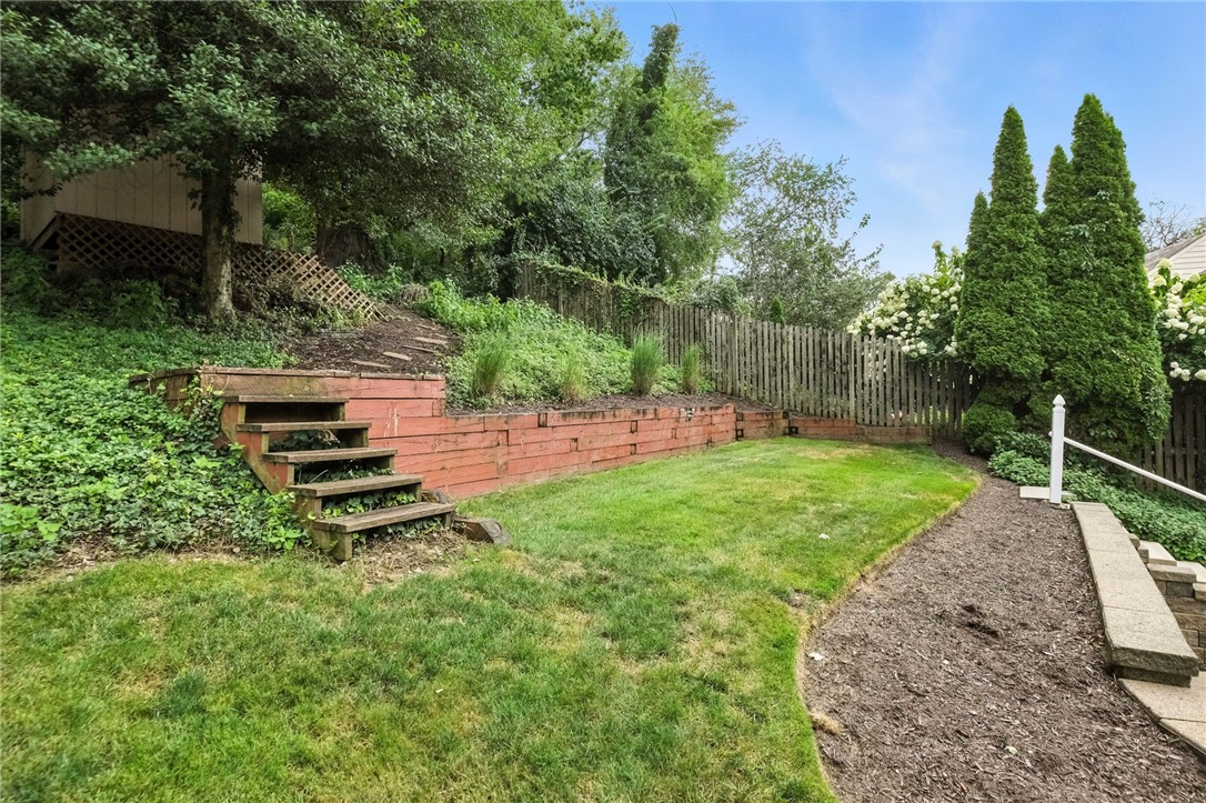 886 N Meadowcroft Ave