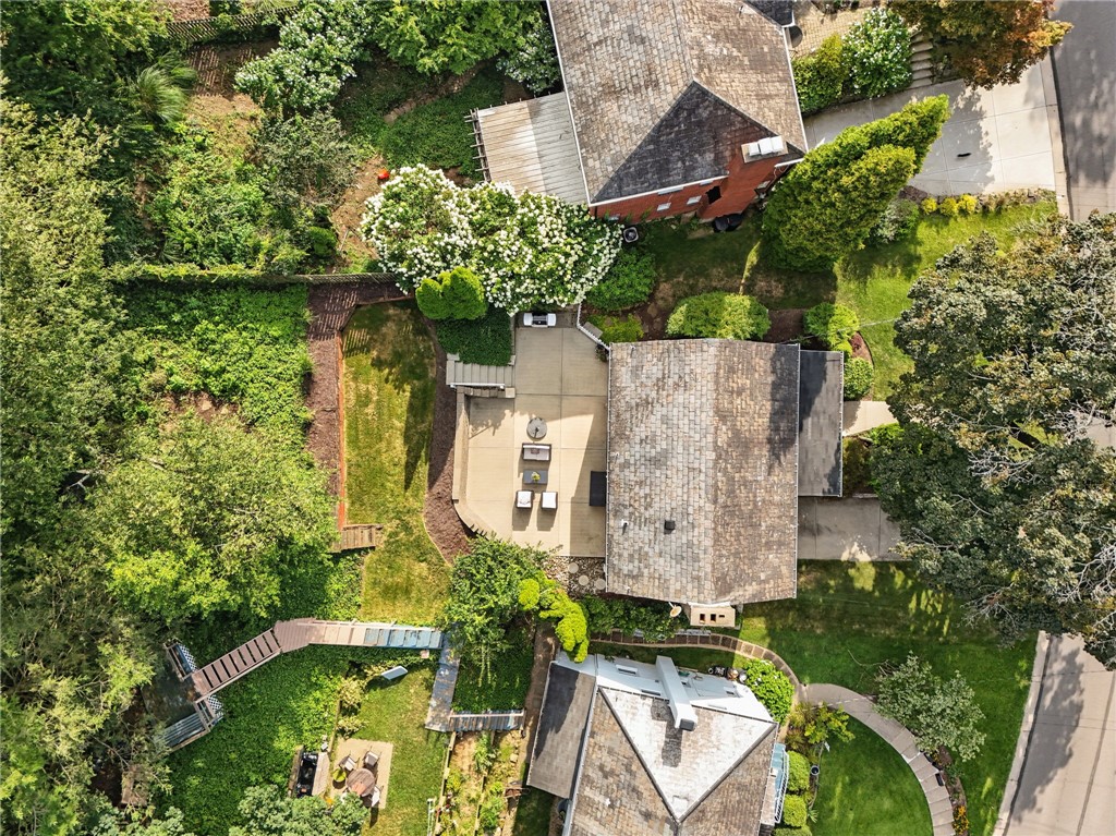 886 N Meadowcroft Ave