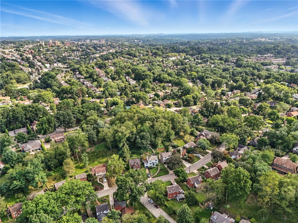 886 N Meadowcroft Ave