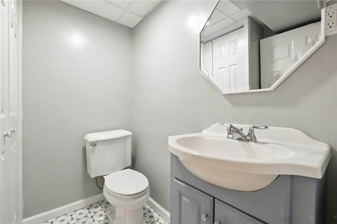 886 N Meadowcroft Ave