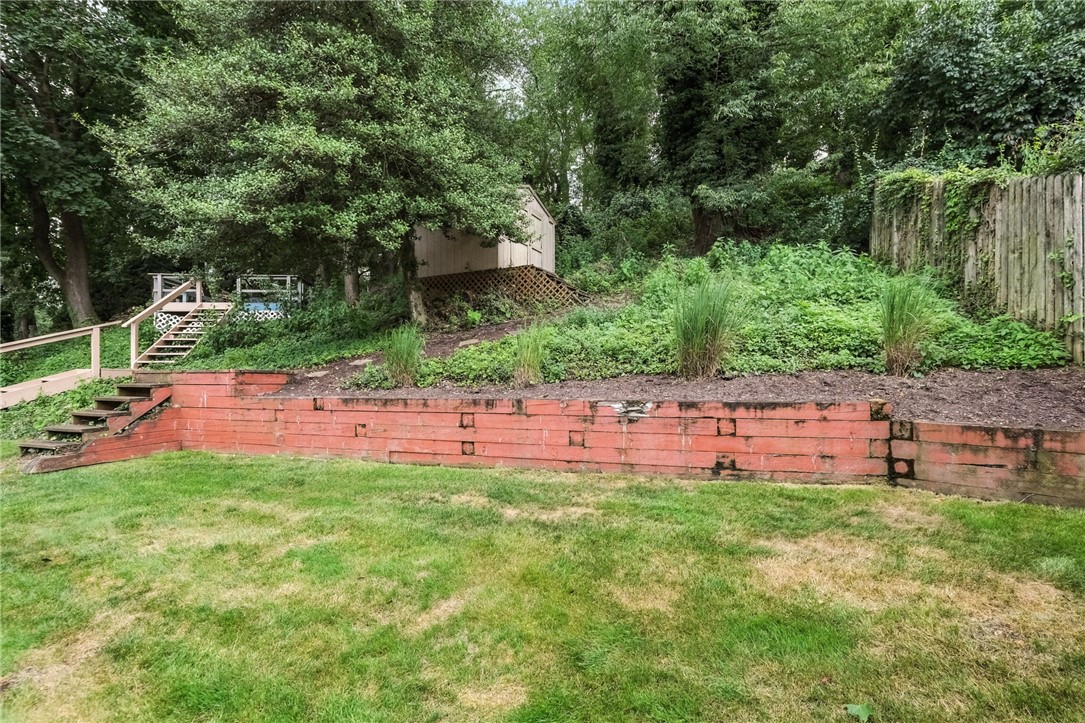 886 N Meadowcroft Ave