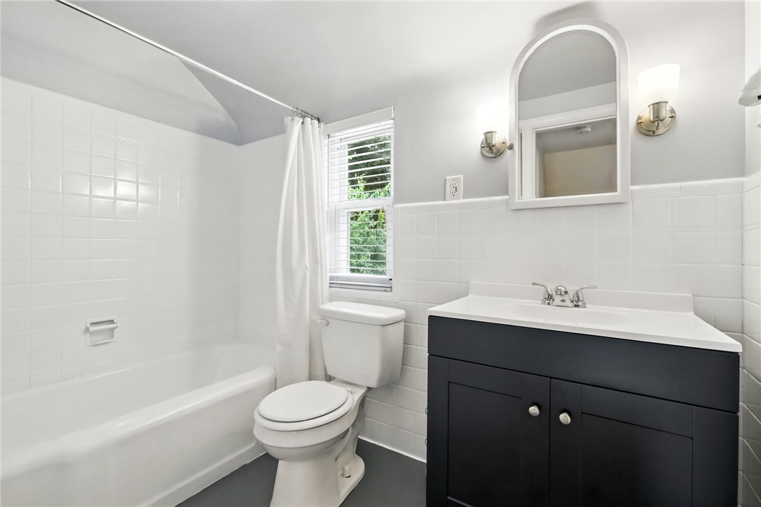 886 N Meadowcroft Ave