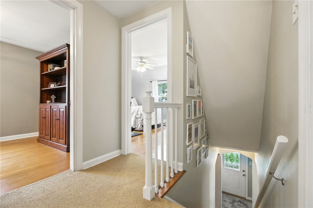 886 N Meadowcroft Ave