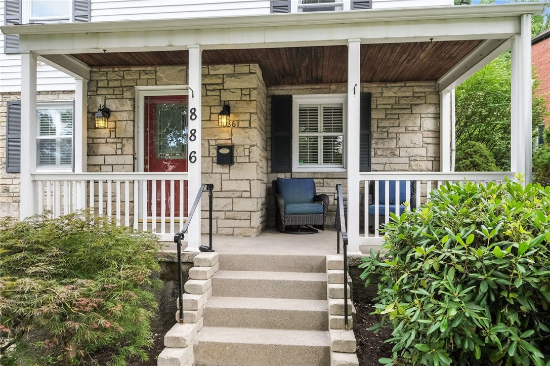 886 N Meadowcroft Ave