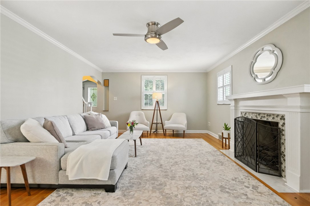 886 N Meadowcroft Ave