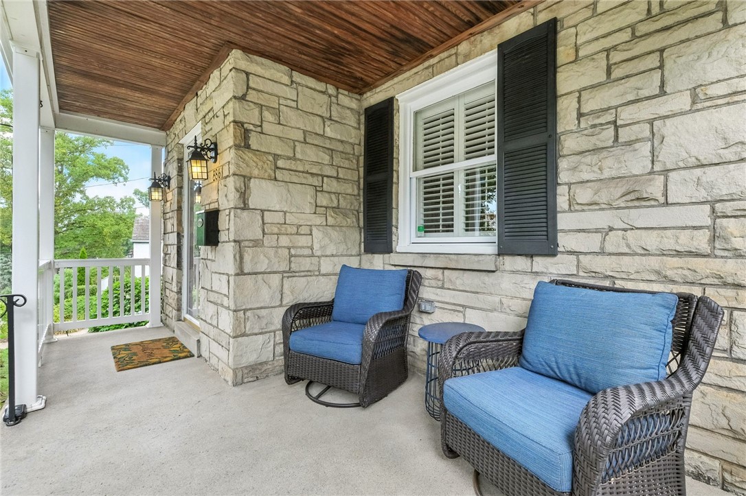 886 N Meadowcroft Ave