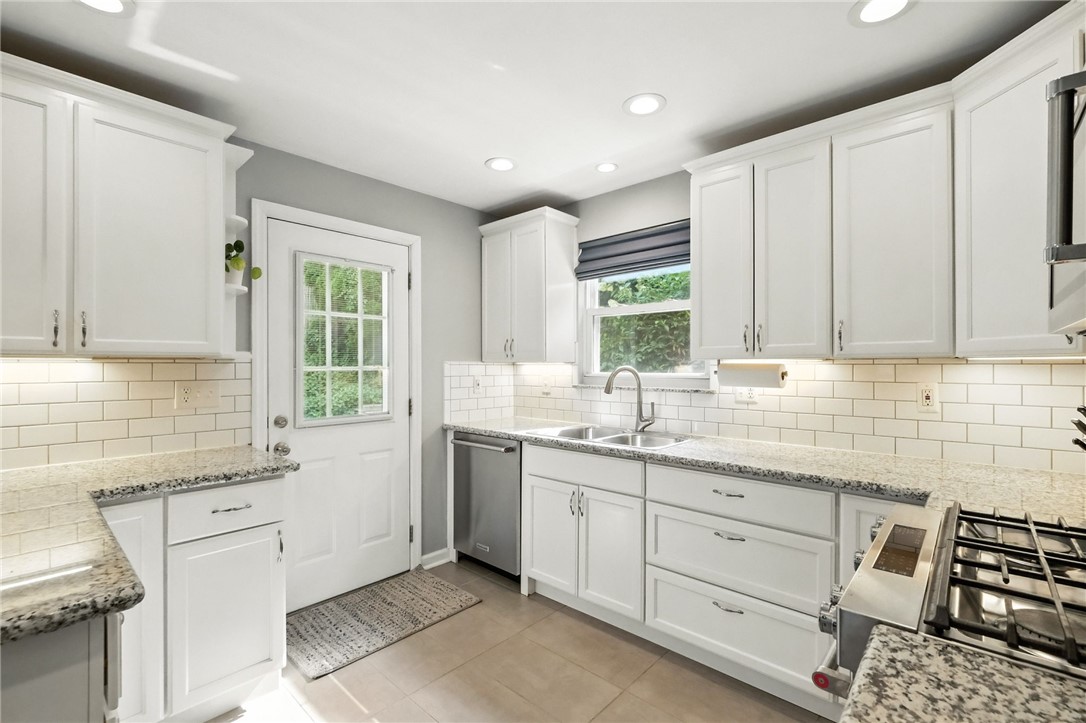 886 N Meadowcroft Ave