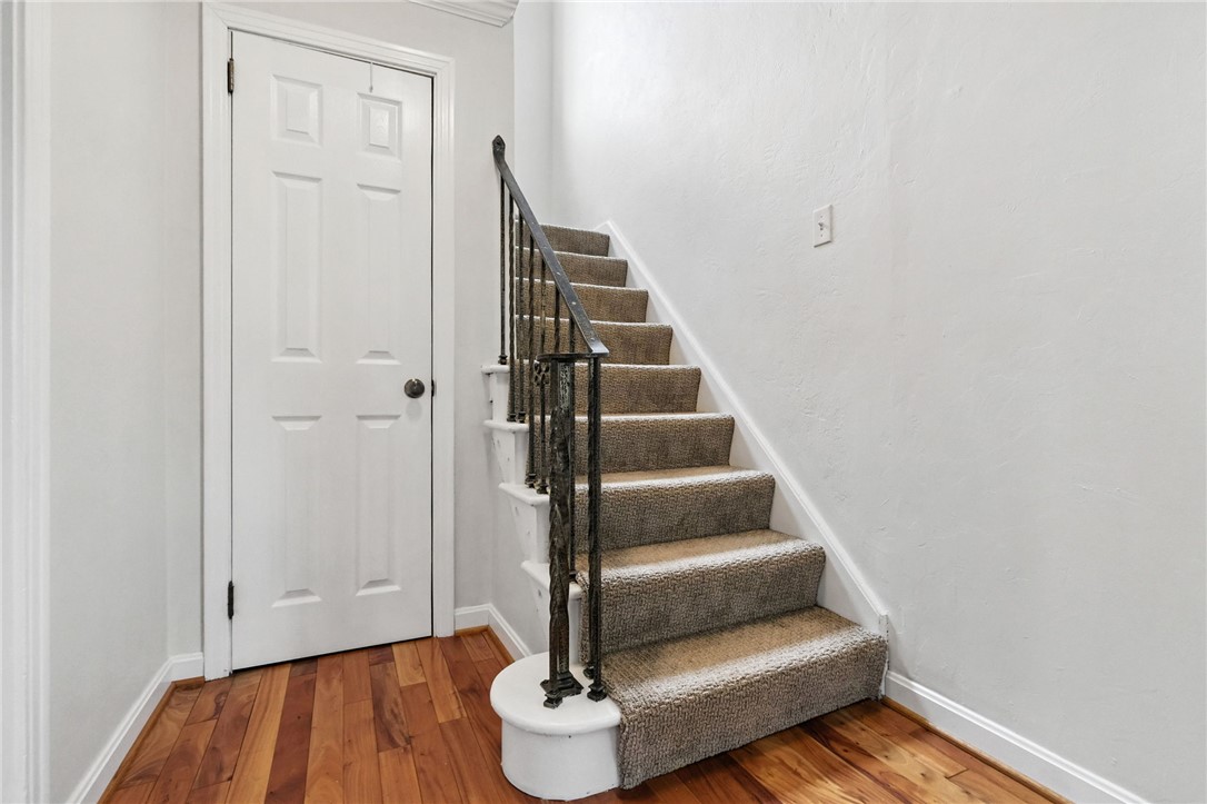 30 Colecrest St