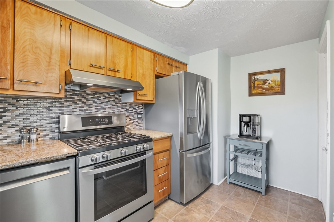 571 Dewalt Dr