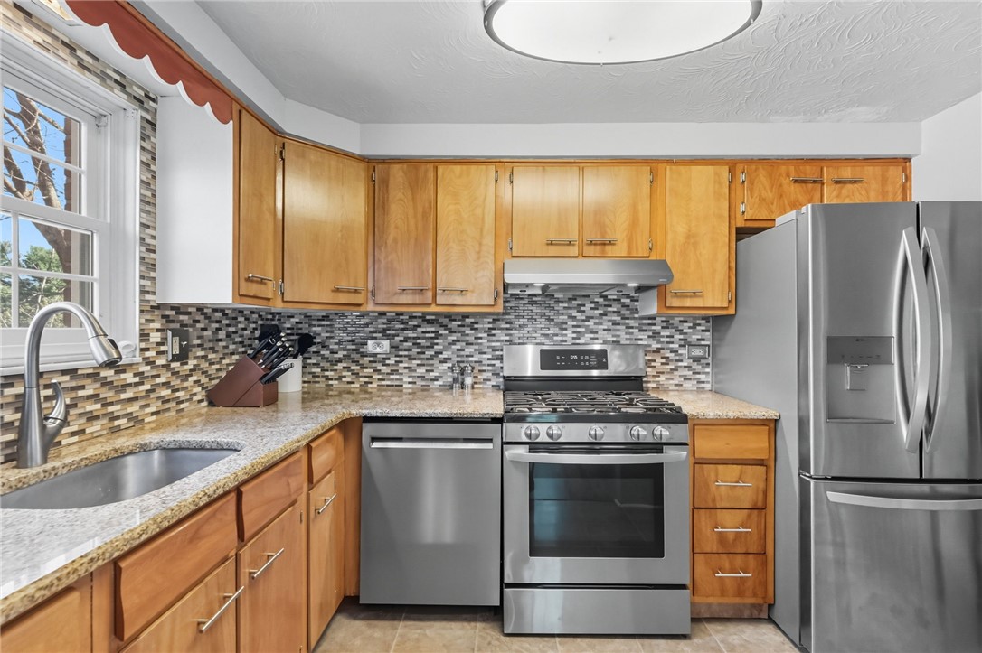 571 Dewalt Dr