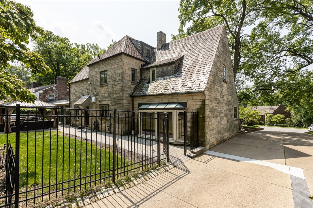 694 Valleyview Rd