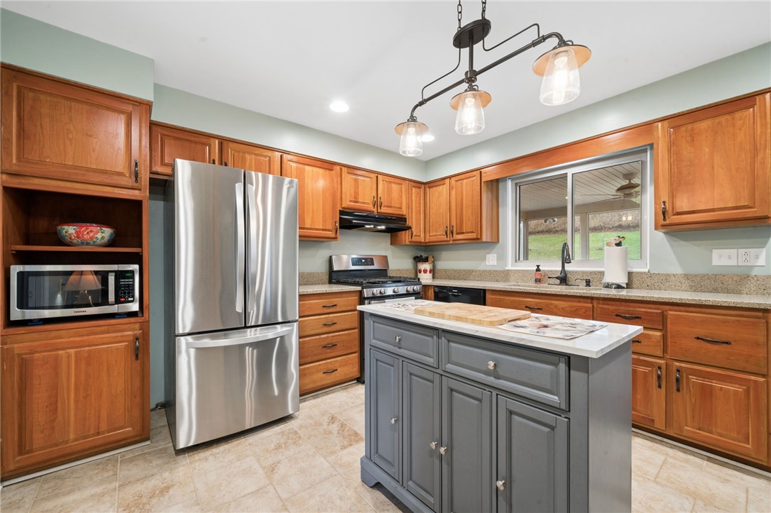 223 Ridgeview Dr