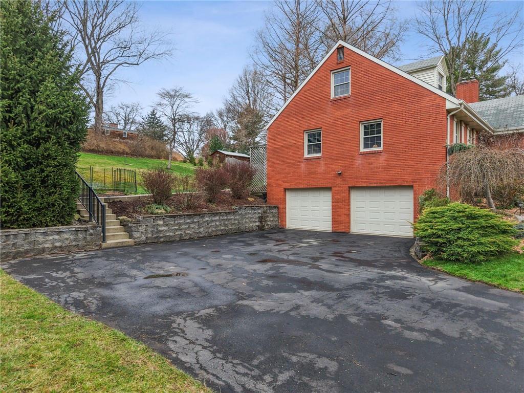 223 Ridgeview Dr