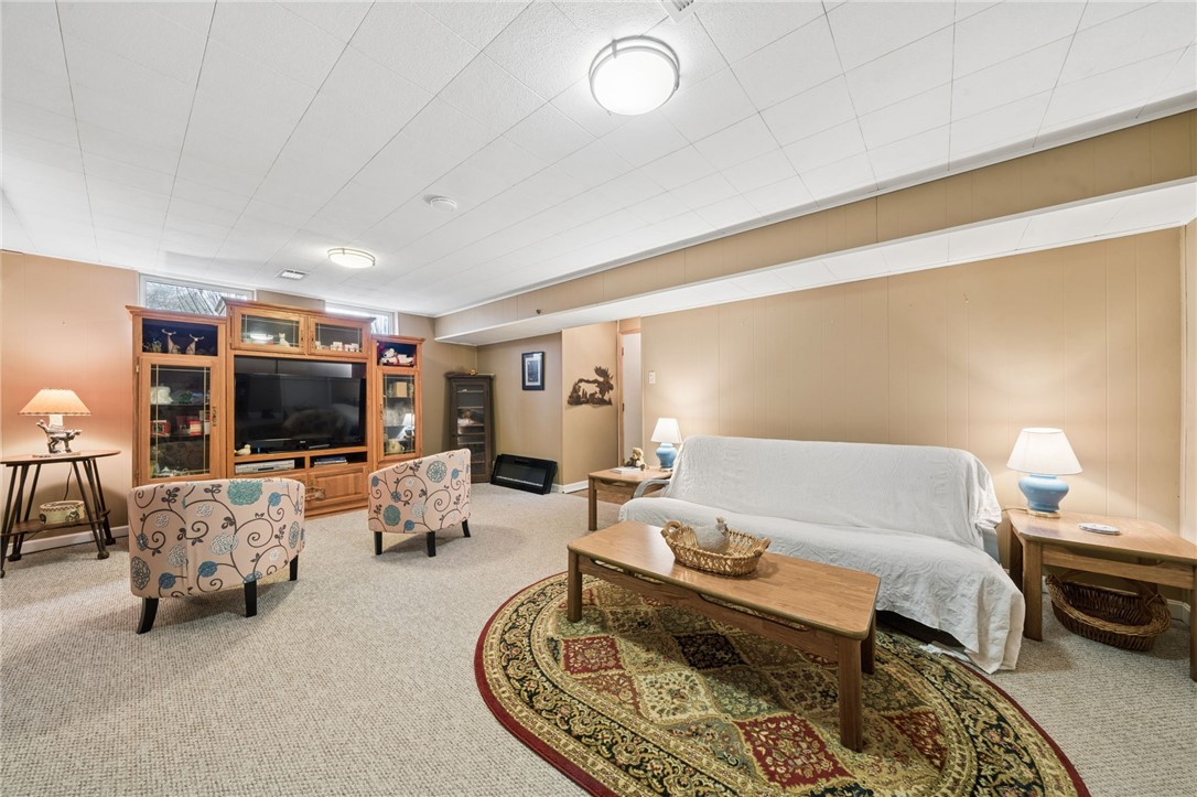 223 Ridgeview Dr