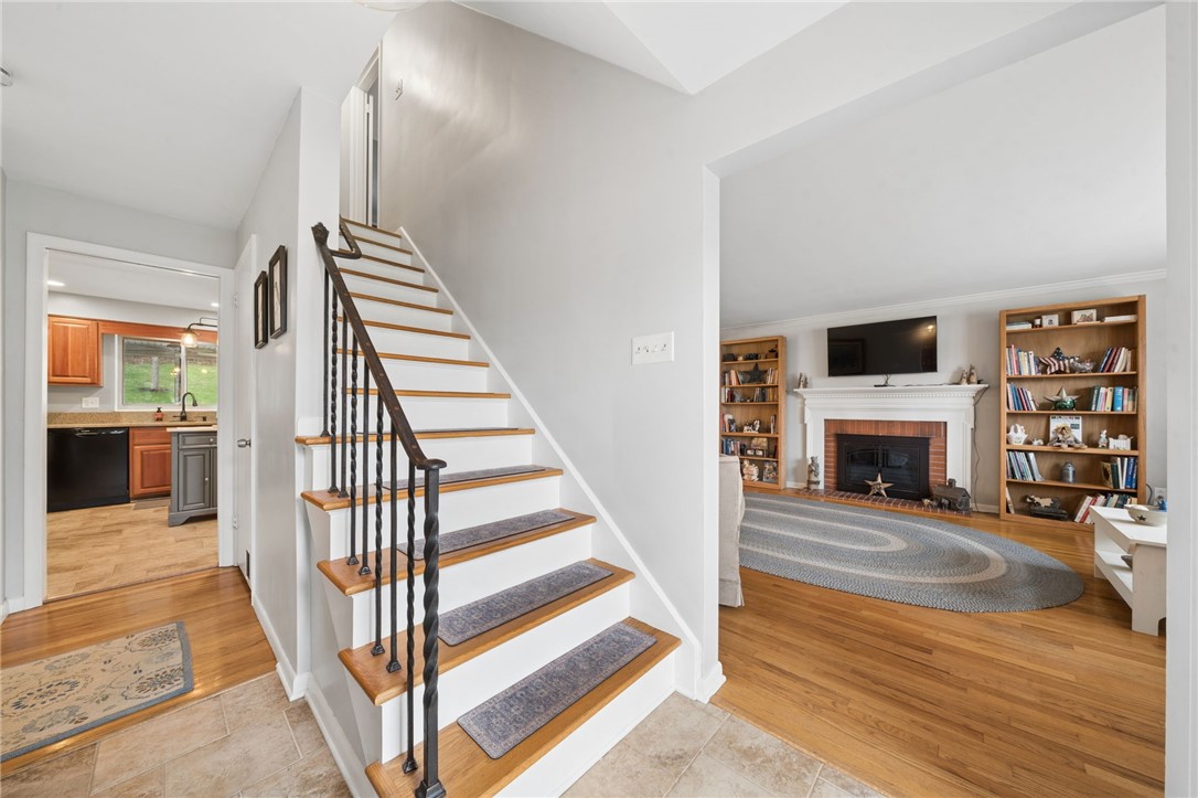 223 Ridgeview Dr