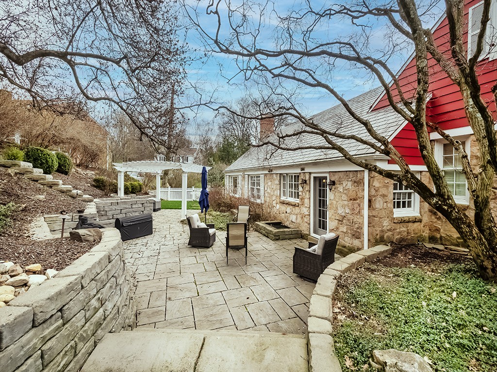 4 Couch Farm Road