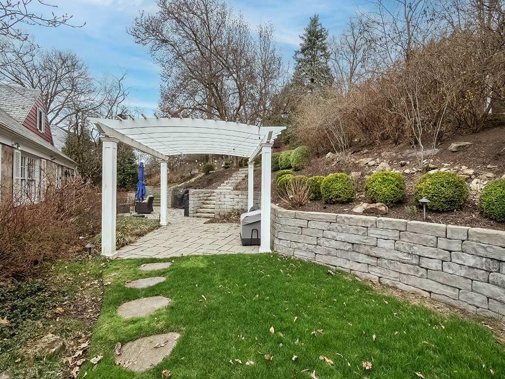 4 Couch Farm Road