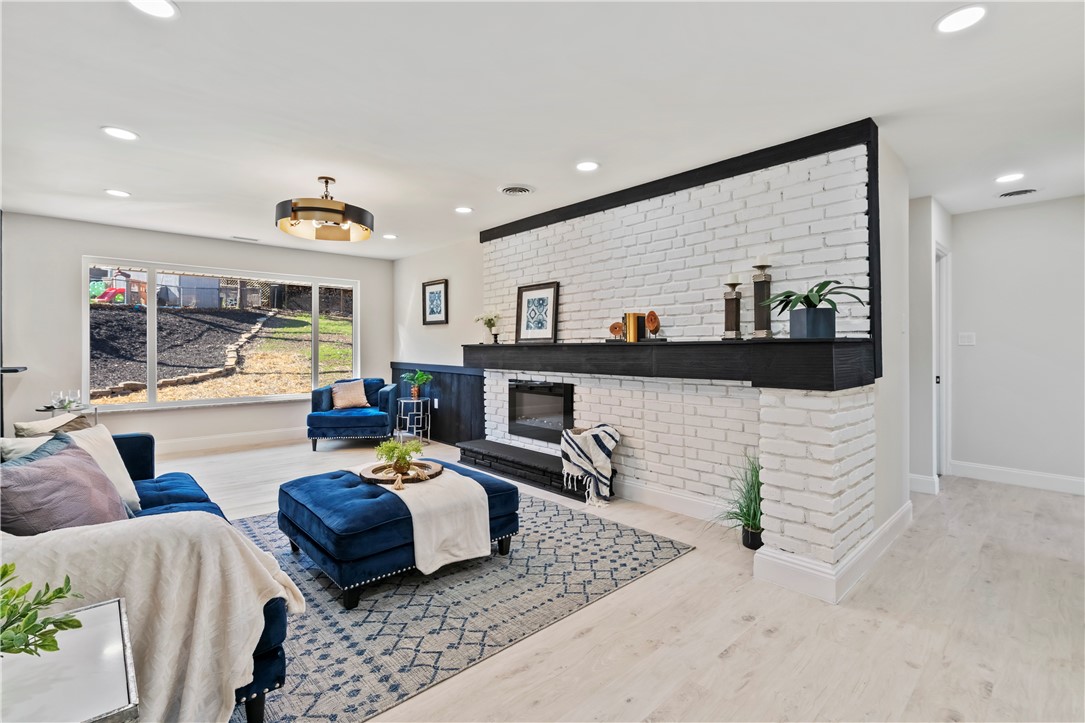 350 Mowry Dr