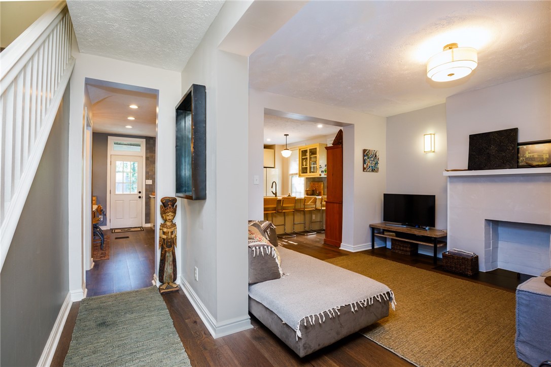 121 Academy Ave