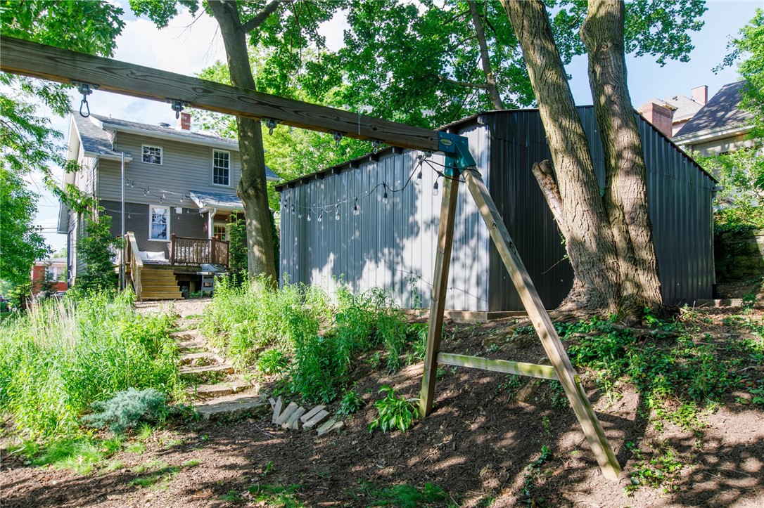 121 Academy Ave