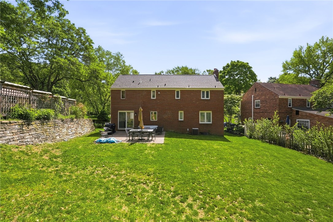 954 Lindendale Dr