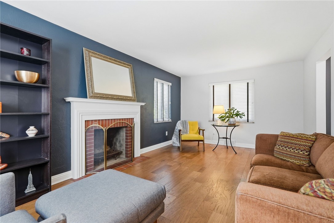 954 Lindendale Dr