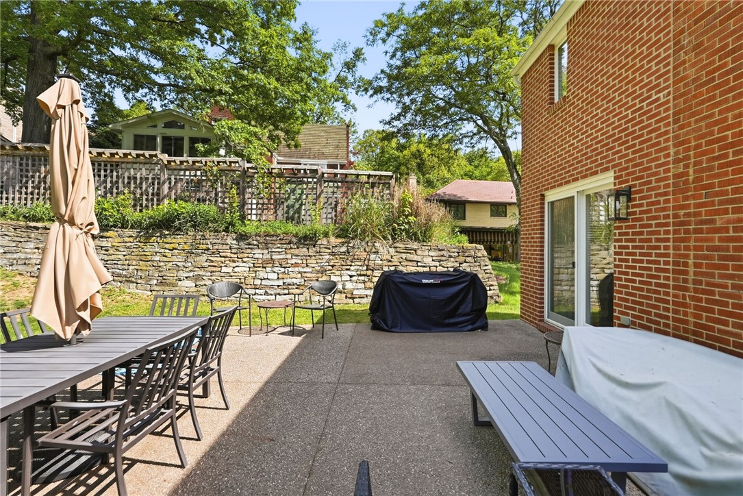 954 Lindendale Dr