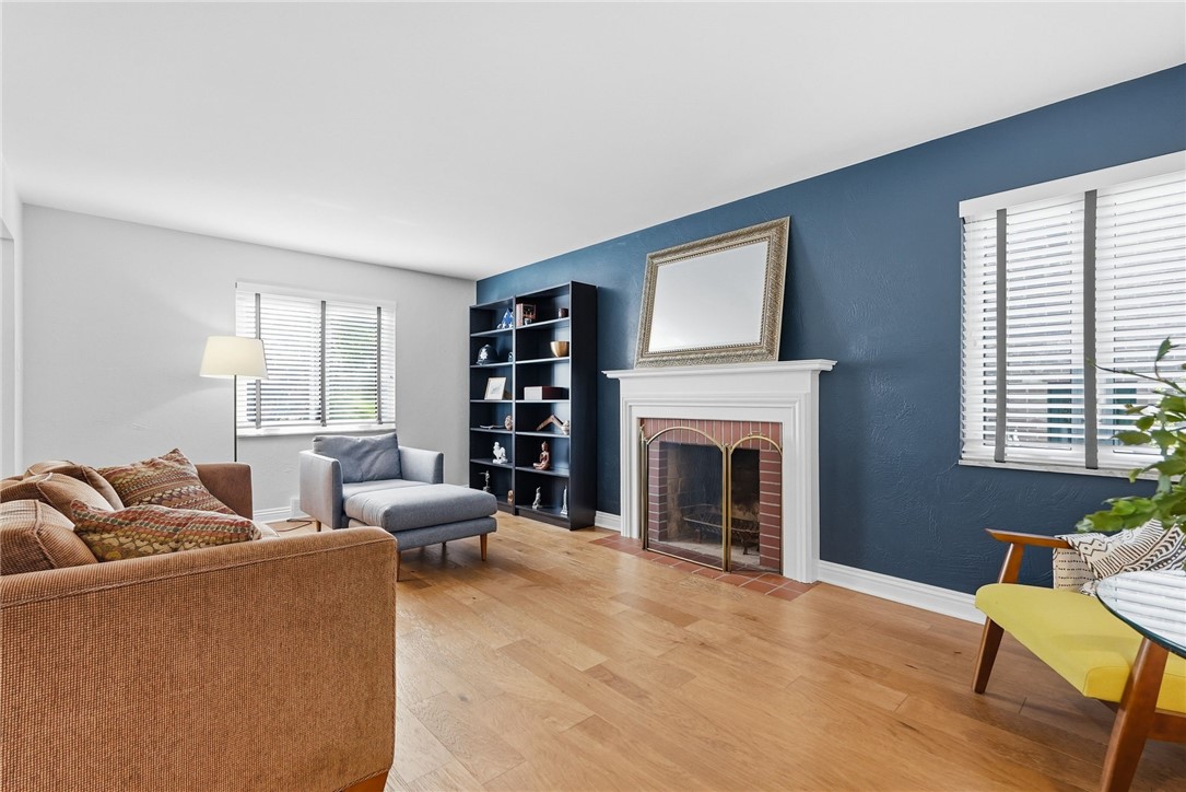 954 Lindendale Dr