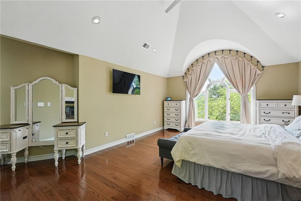559 Normandy COURT