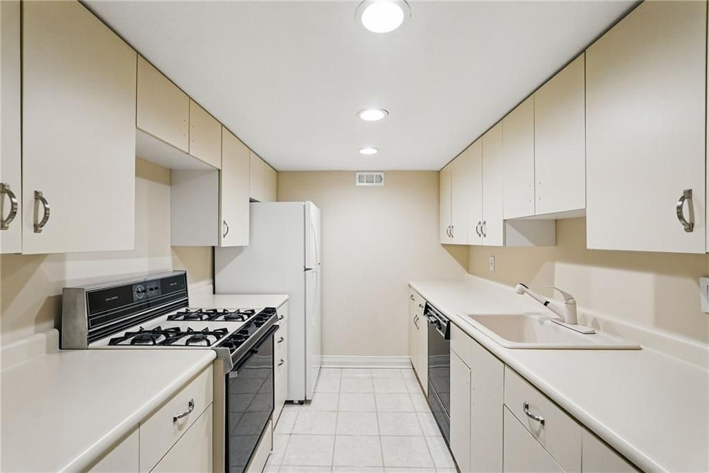 559 Normandy COURT