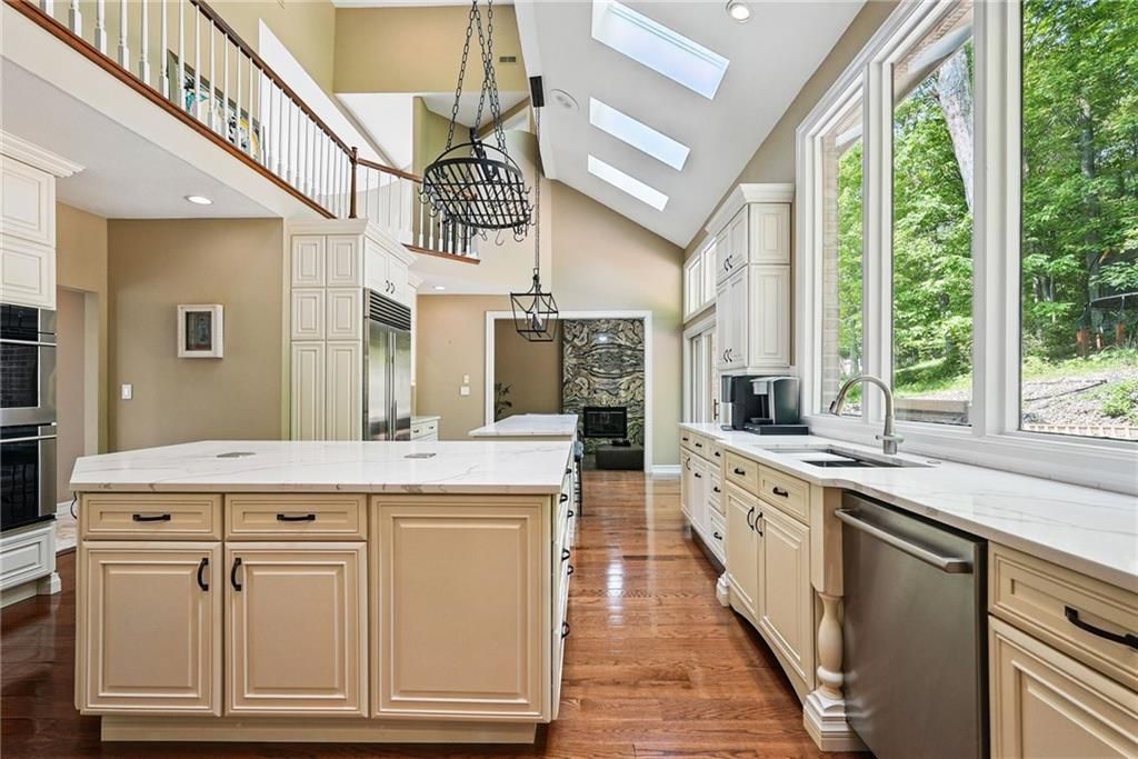 559 Normandy COURT