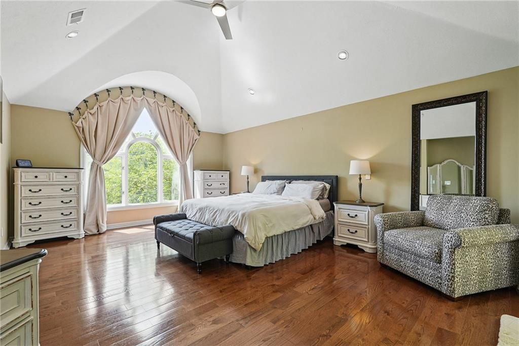 559 Normandy COURT