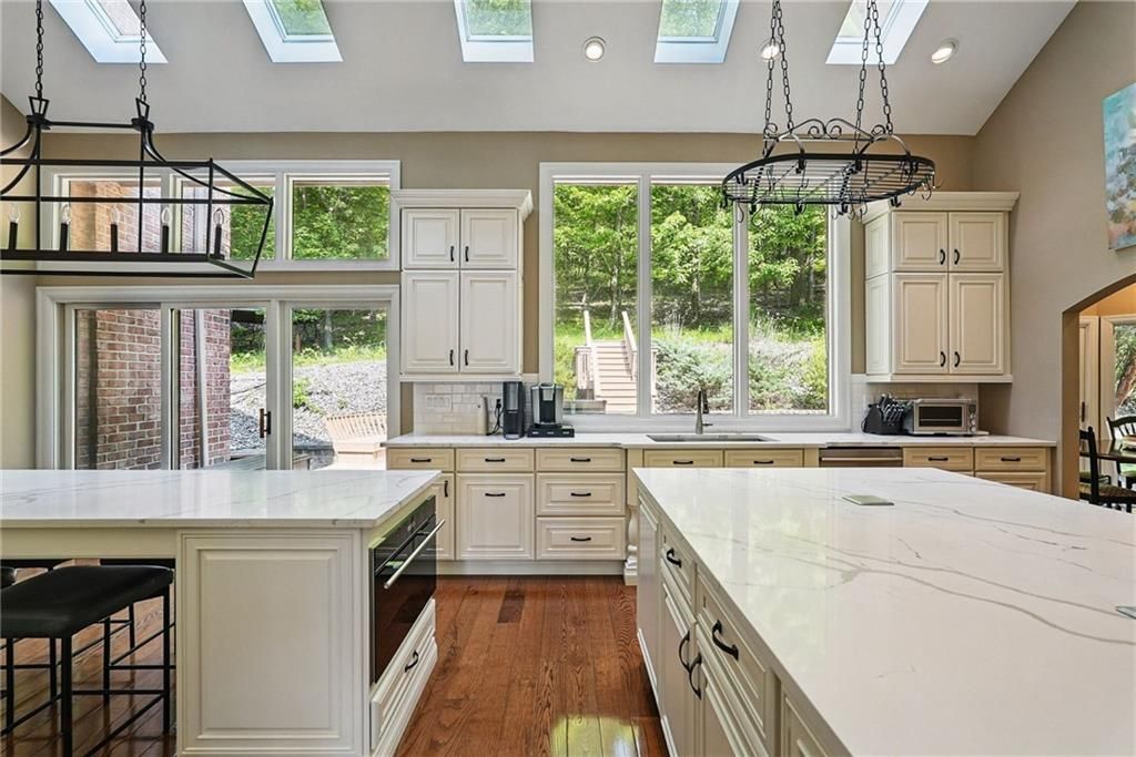 559 Normandy COURT