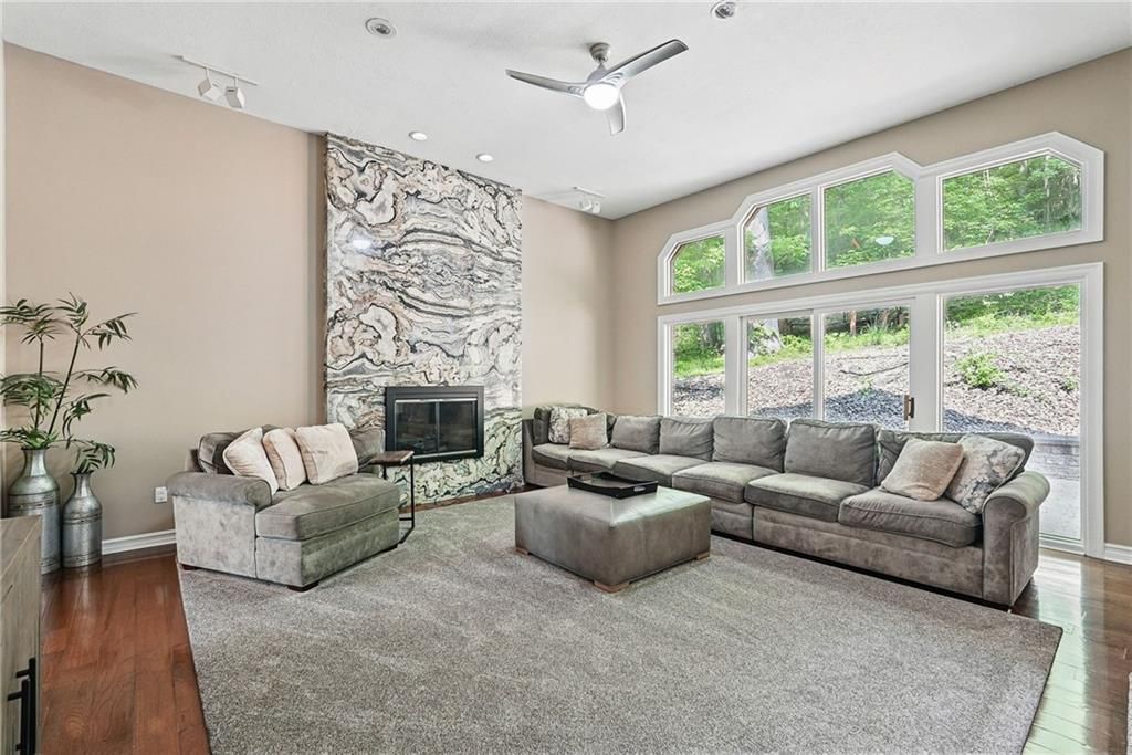 559 Normandy COURT