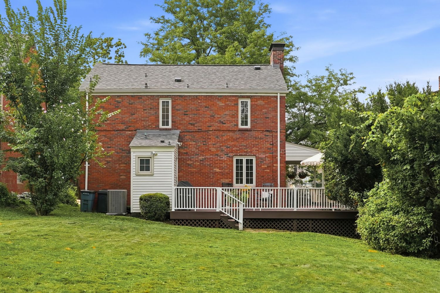 762 Lebanon AVENUE
