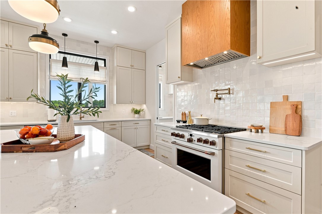 7509 Alvina Ct
