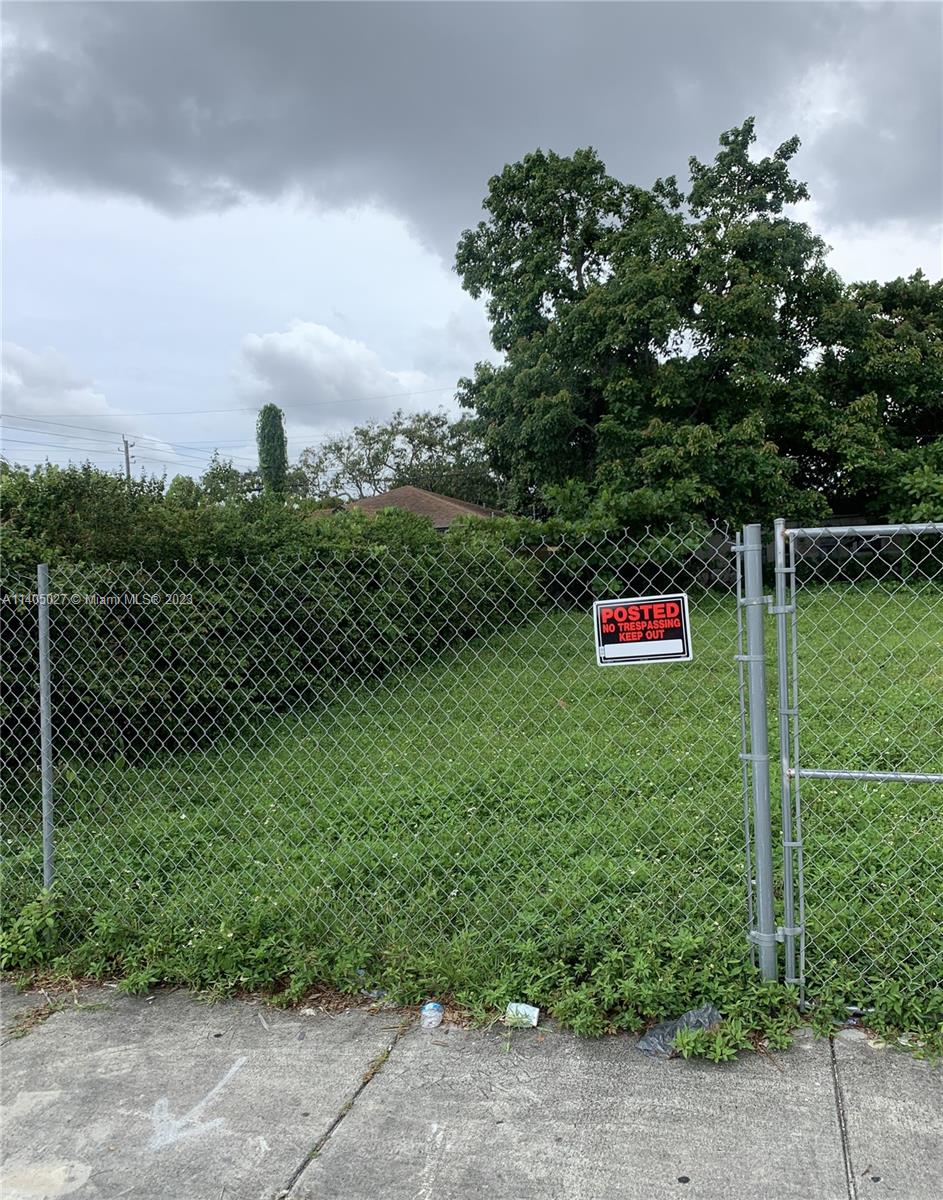 1818 NW 49th St